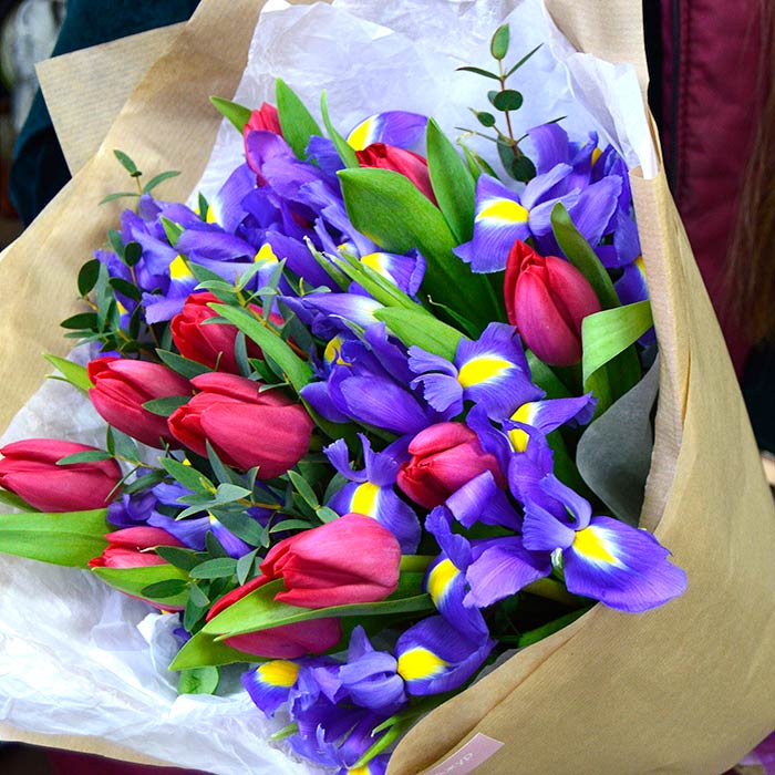 Букет Ирисы и тюльпаны